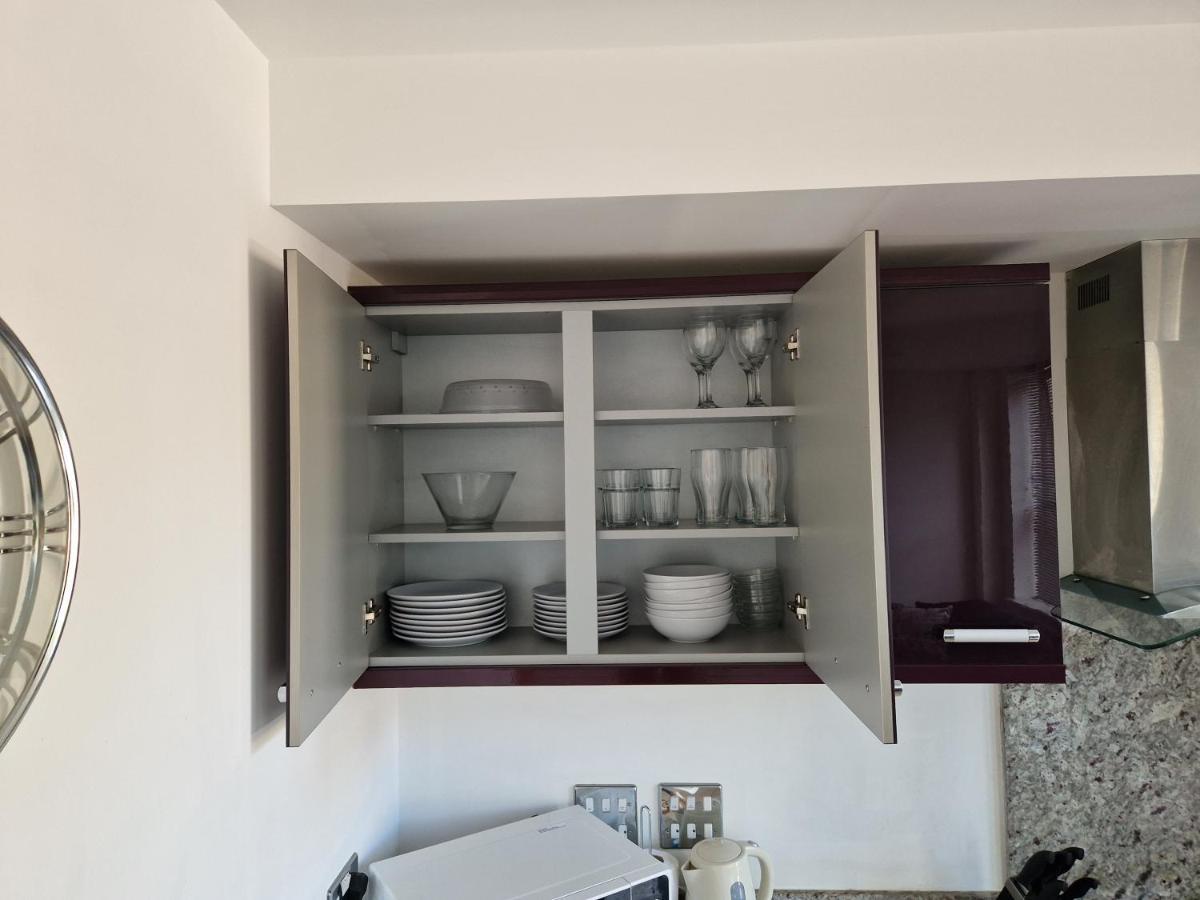 Modern & Spacious 2-Bed Flat With Secure Parking Reading Bagian luar foto