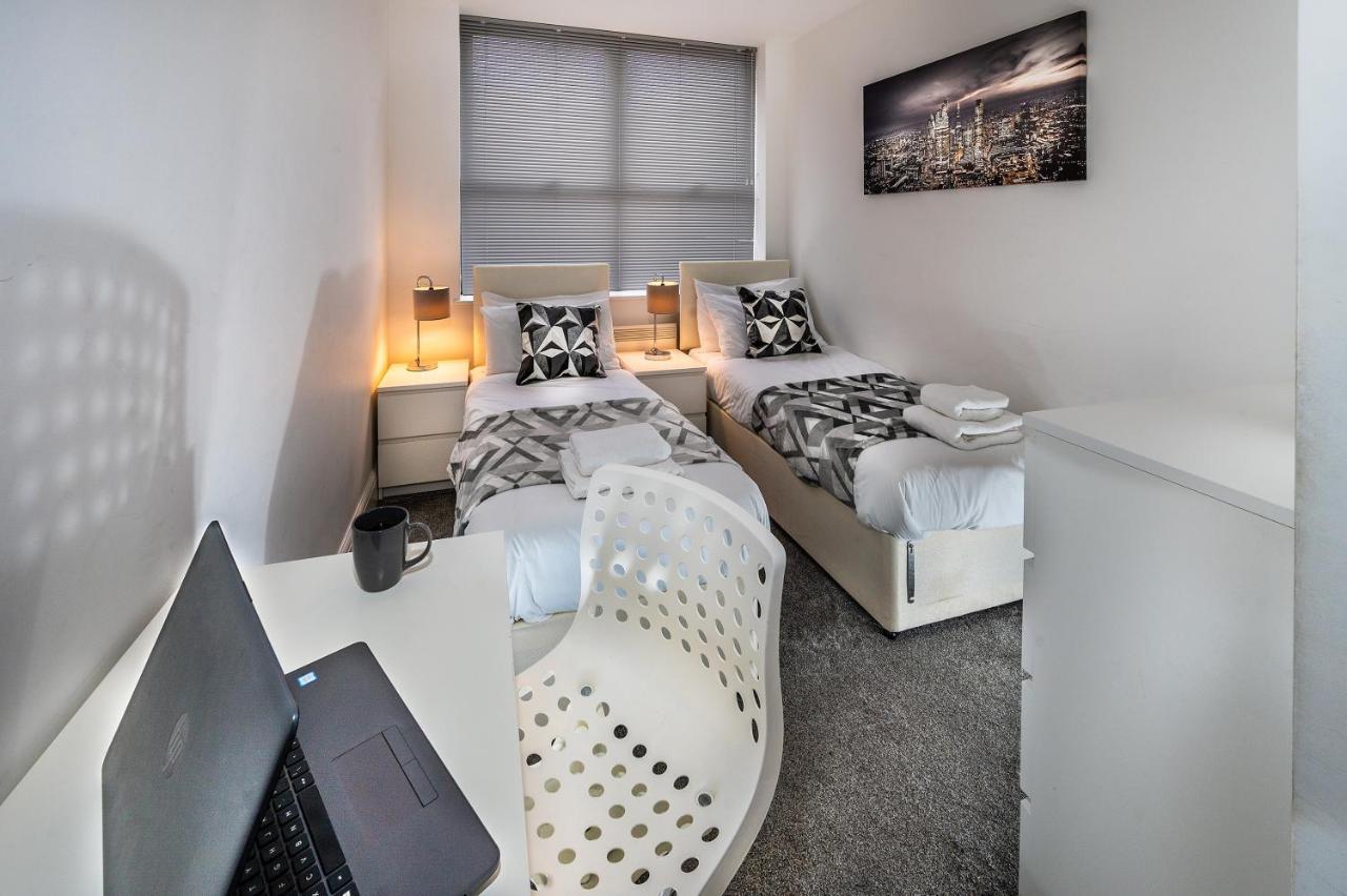 Modern & Spacious 2-Bed Flat With Secure Parking Reading Bagian luar foto