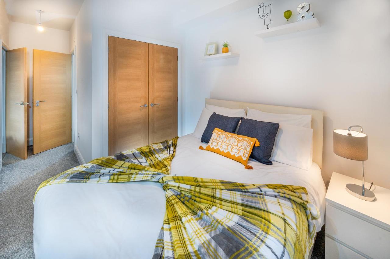 Modern & Spacious 2-Bed Flat With Secure Parking Reading Bagian luar foto