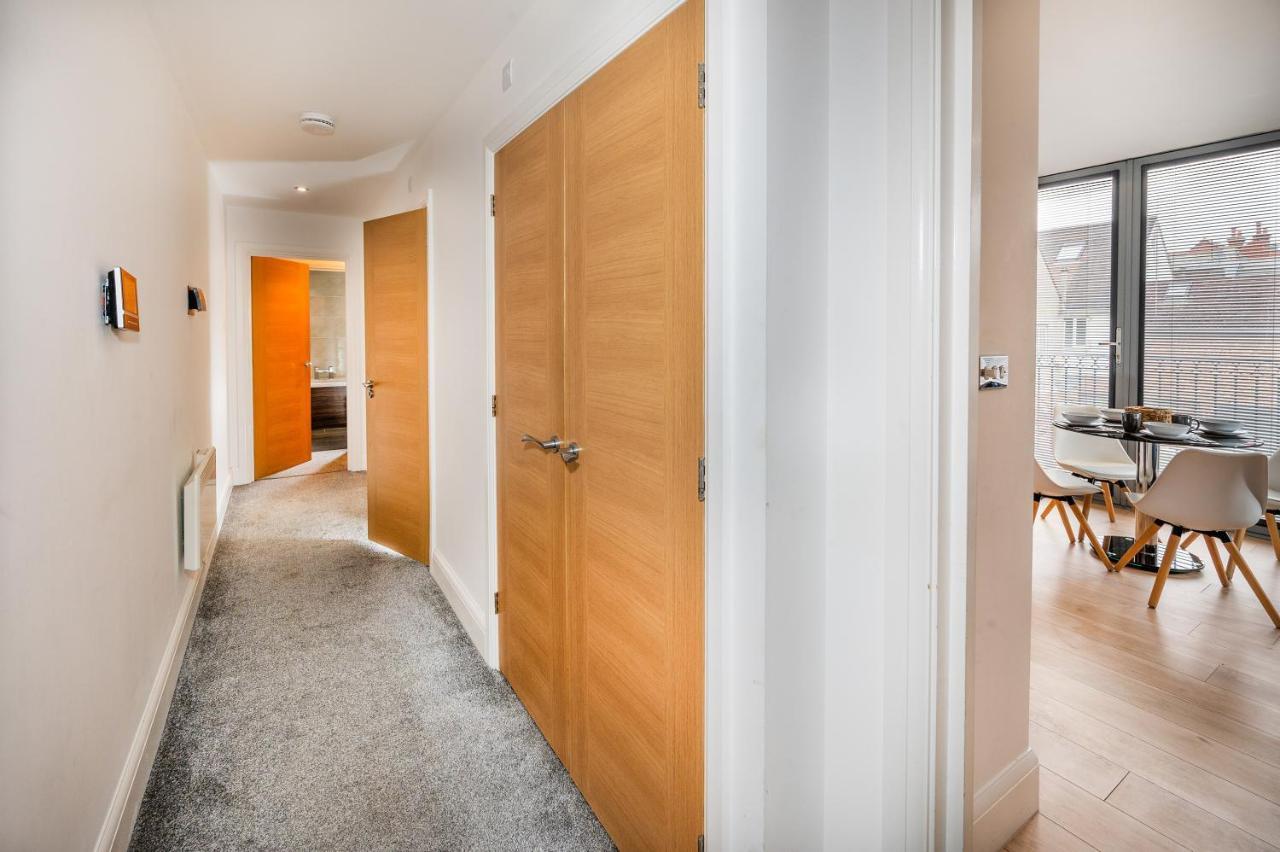 Modern & Spacious 2-Bed Flat With Secure Parking Reading Bagian luar foto