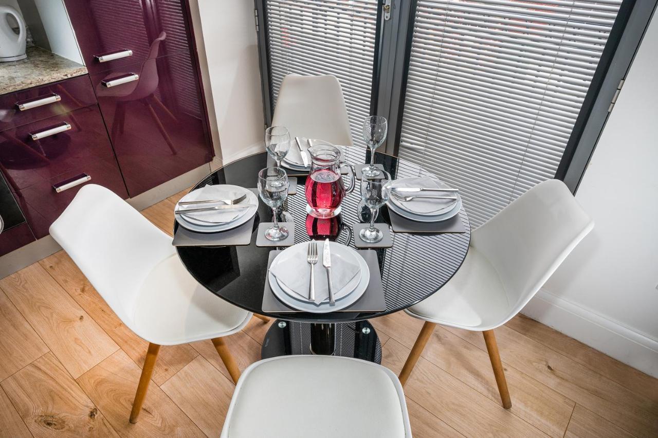 Modern & Spacious 2-Bed Flat With Secure Parking Reading Bagian luar foto